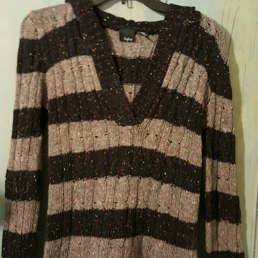 Daytrip Sweater/Hoodie Like new